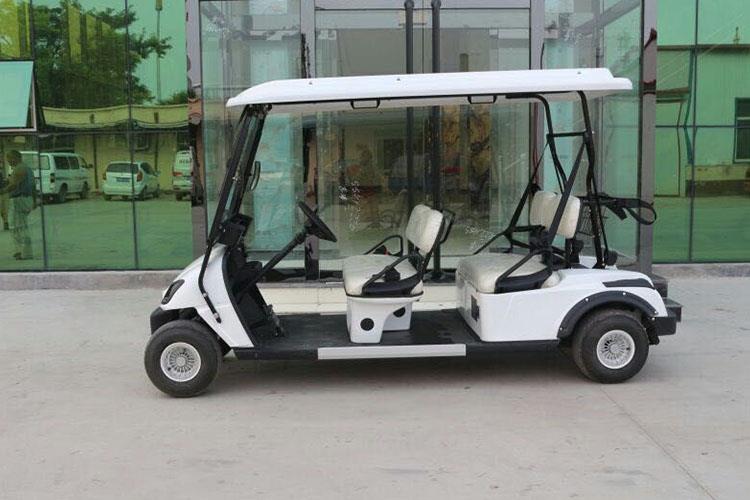 4座電動(dòng)高爾夫車的加速器是無(wú)級(jí)變速系統(tǒng)，沒(méi)有檔位的，根據(jù)電流大小來(lái)調(diào)整行駛的速度