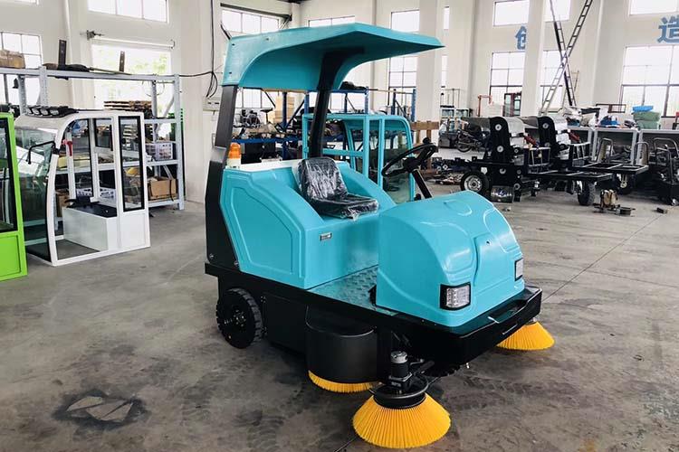 采用優(yōu)良的高性能免維護(hù)電池，不漏液，不產(chǎn)生有害氣體