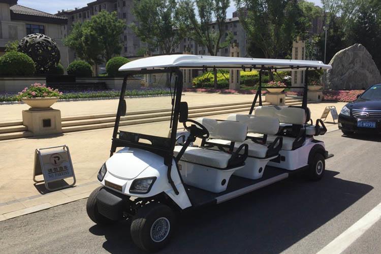 該車具有性能優(yōu)良、外觀設(shè)計新穎、內(nèi)飾豪華精致、乘坐舒服的特點，是理想的場內(nèi)電動觀光車