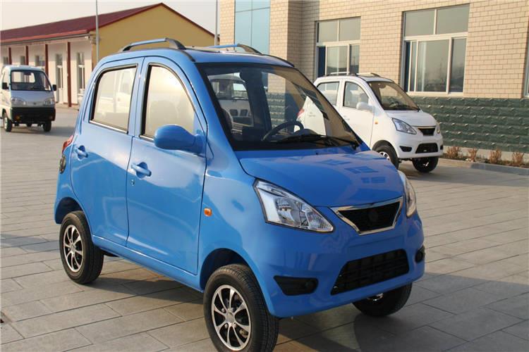 占位的山東新能源電動車早已充滿，但車主卻找不到人