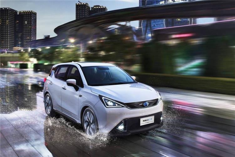 各位需要買山東新能源電動(dòng)車的朋友們，充電問題是購(gòu)買新能源汽車前要考慮的一個(gè)重點(diǎn)問題